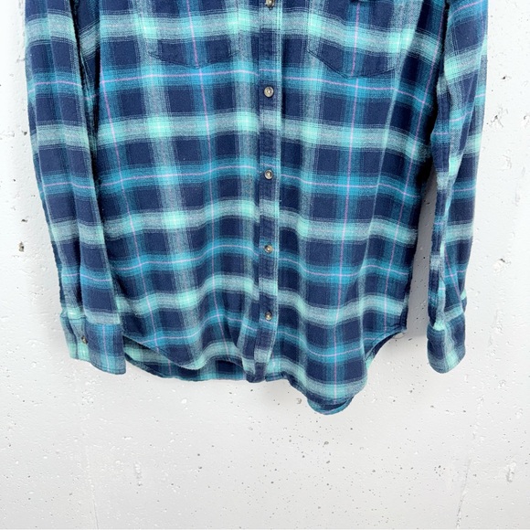 Hollister size Medium Teal Blue Plaid Long Sleeve Button Down Flannel Shirt - Picture 4 of 12